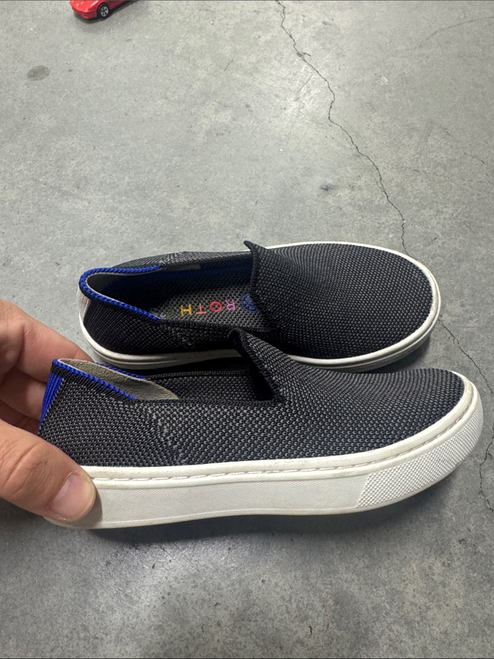 Rothy’s kids slip ons size 11- black & blue